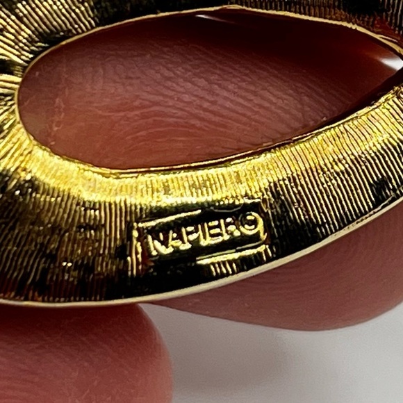 Vintage Napier gold tone rhinestones ribbon elegant party brooch pin jewelry - Picture 5 of 9